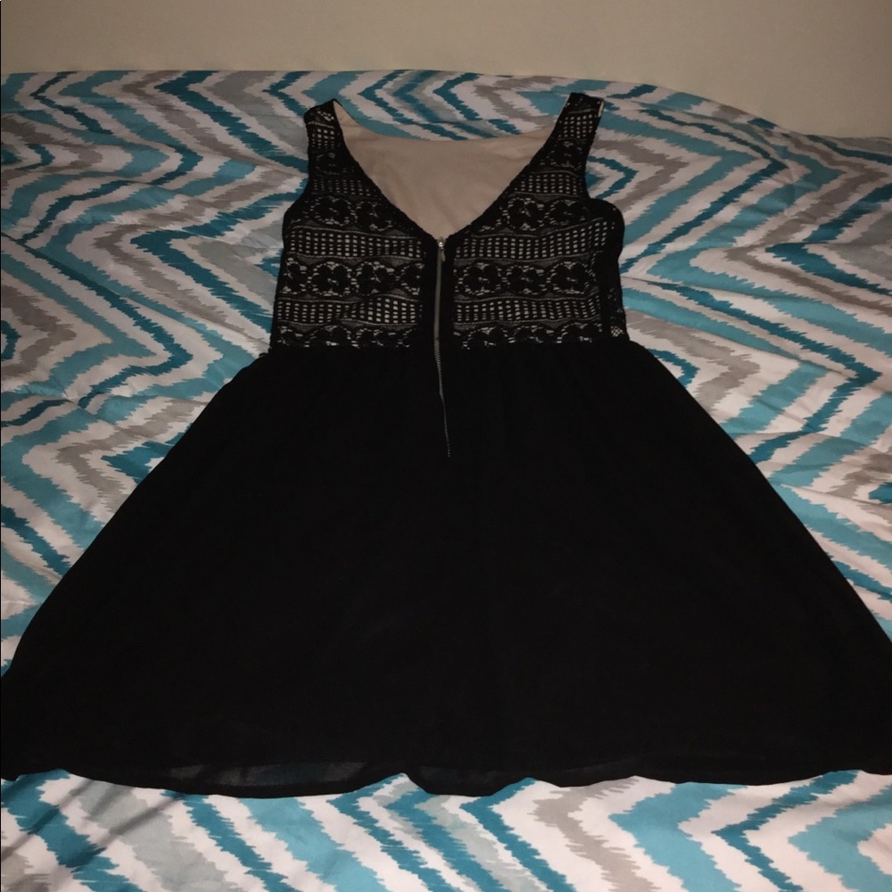 Black Dress. - Picture 2 of 2
